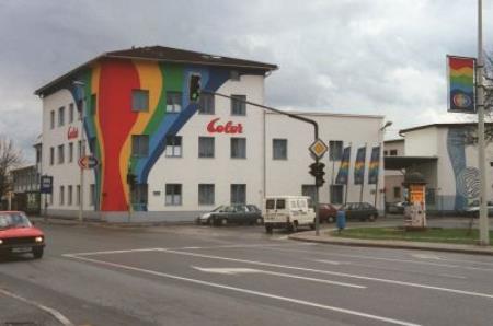 Tovarna Color Medvode (vir: https://old.delo.si/gospodarstvo/helios-skoraj-95-odstotni-lastnik-colorja.html (7. 5. 2024))